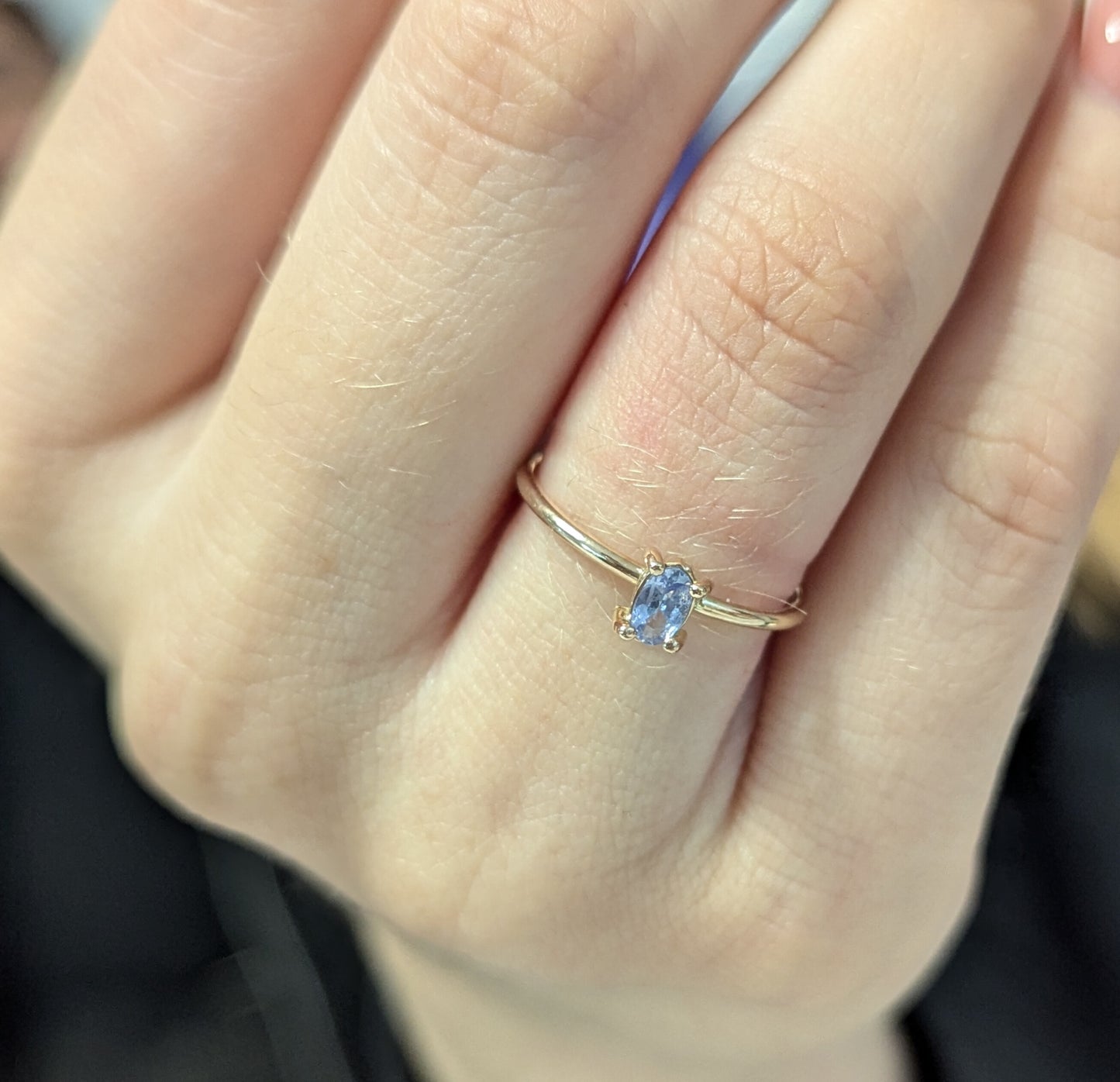 Anillo en oro rosa y tanzanita