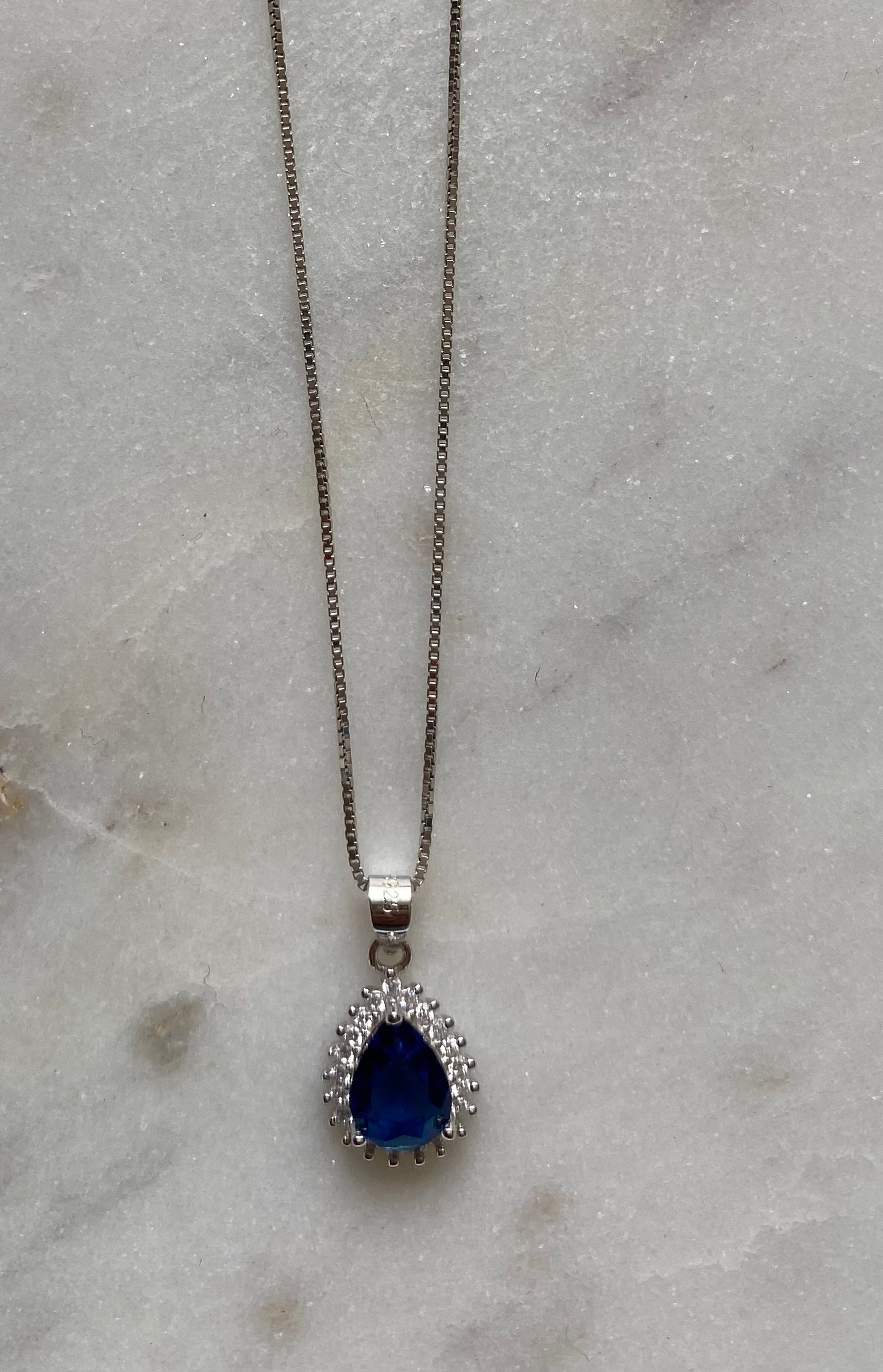 Collar dupe zafiro gota