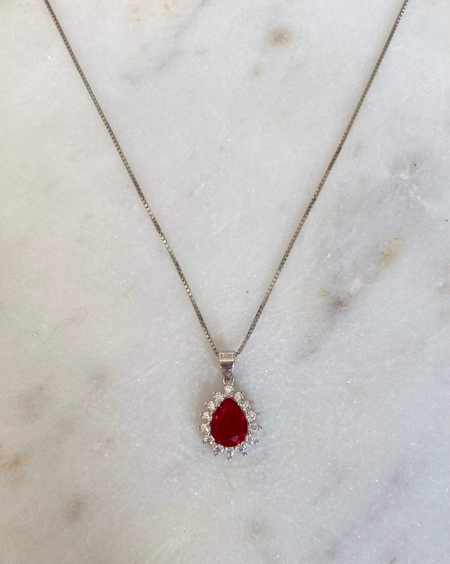 Collar dupe rubí