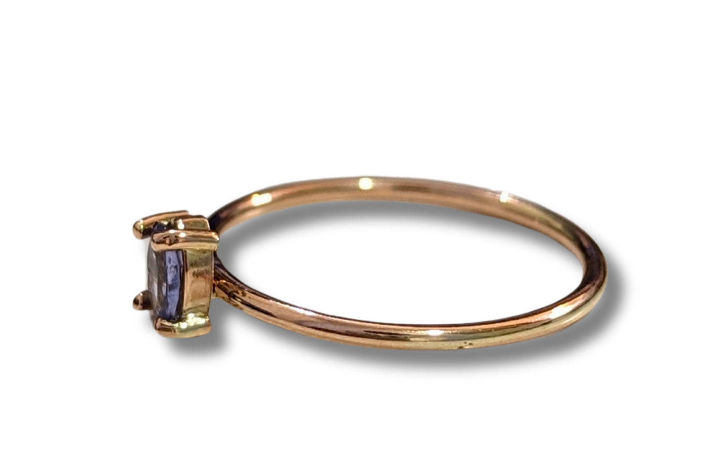 Anillo en oro rosa y tanzanita