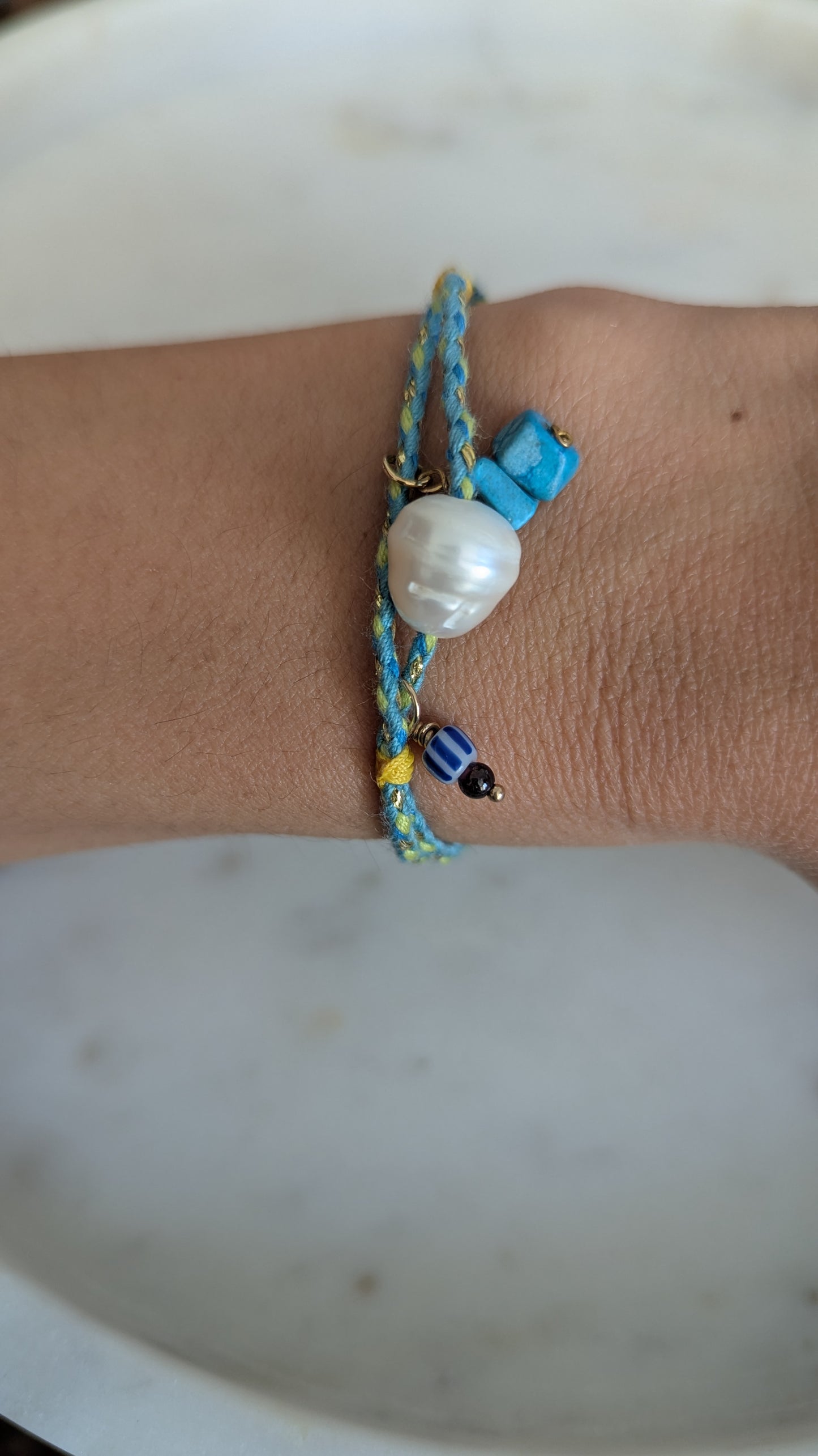 Pulsera de hilo turquesa