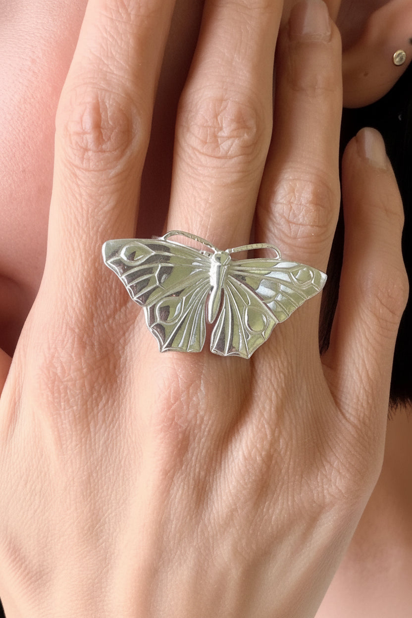 Papillon nocturne ring