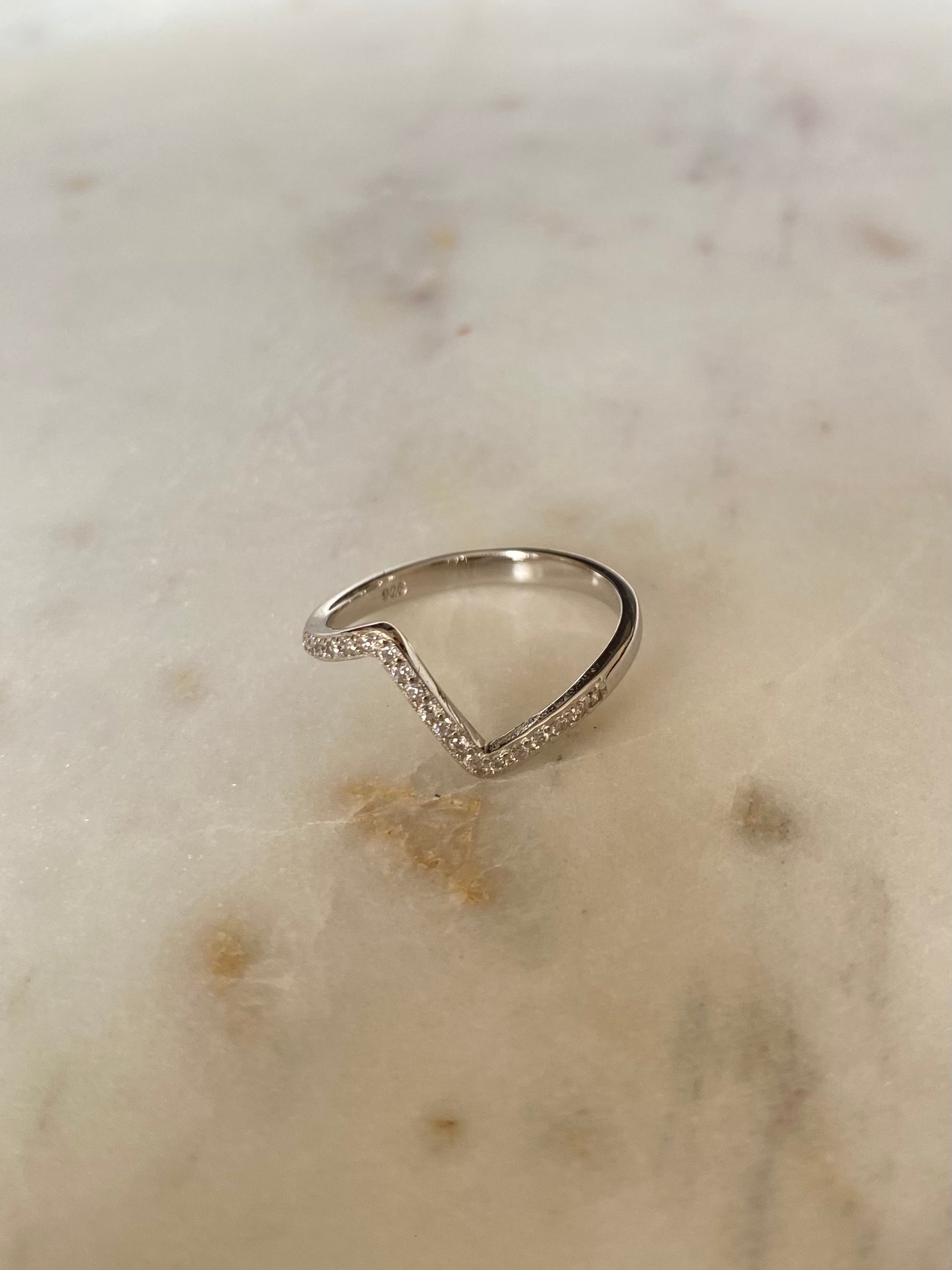 Anillo asimétrico