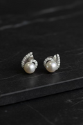Eterna pearl studs