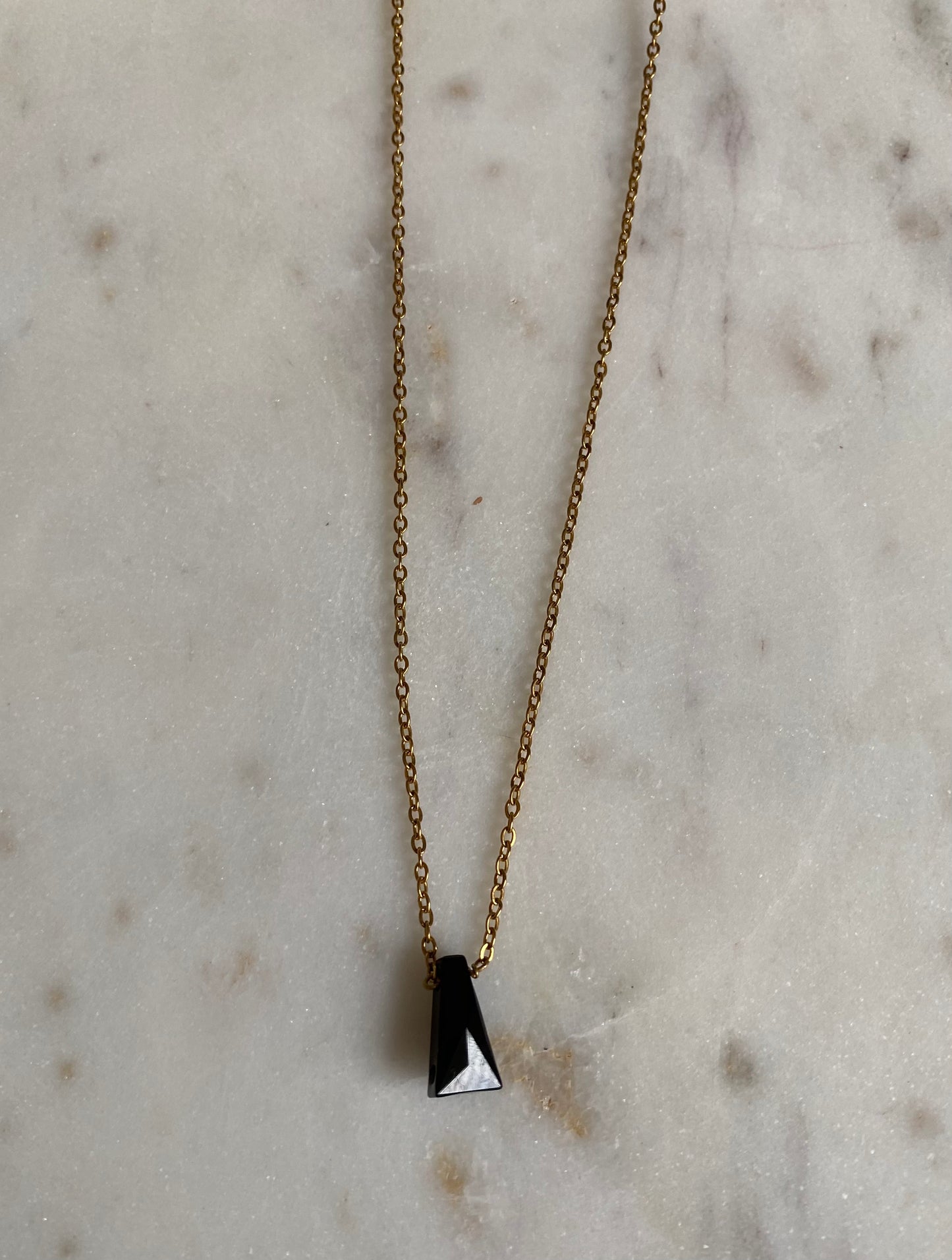Collar piramide