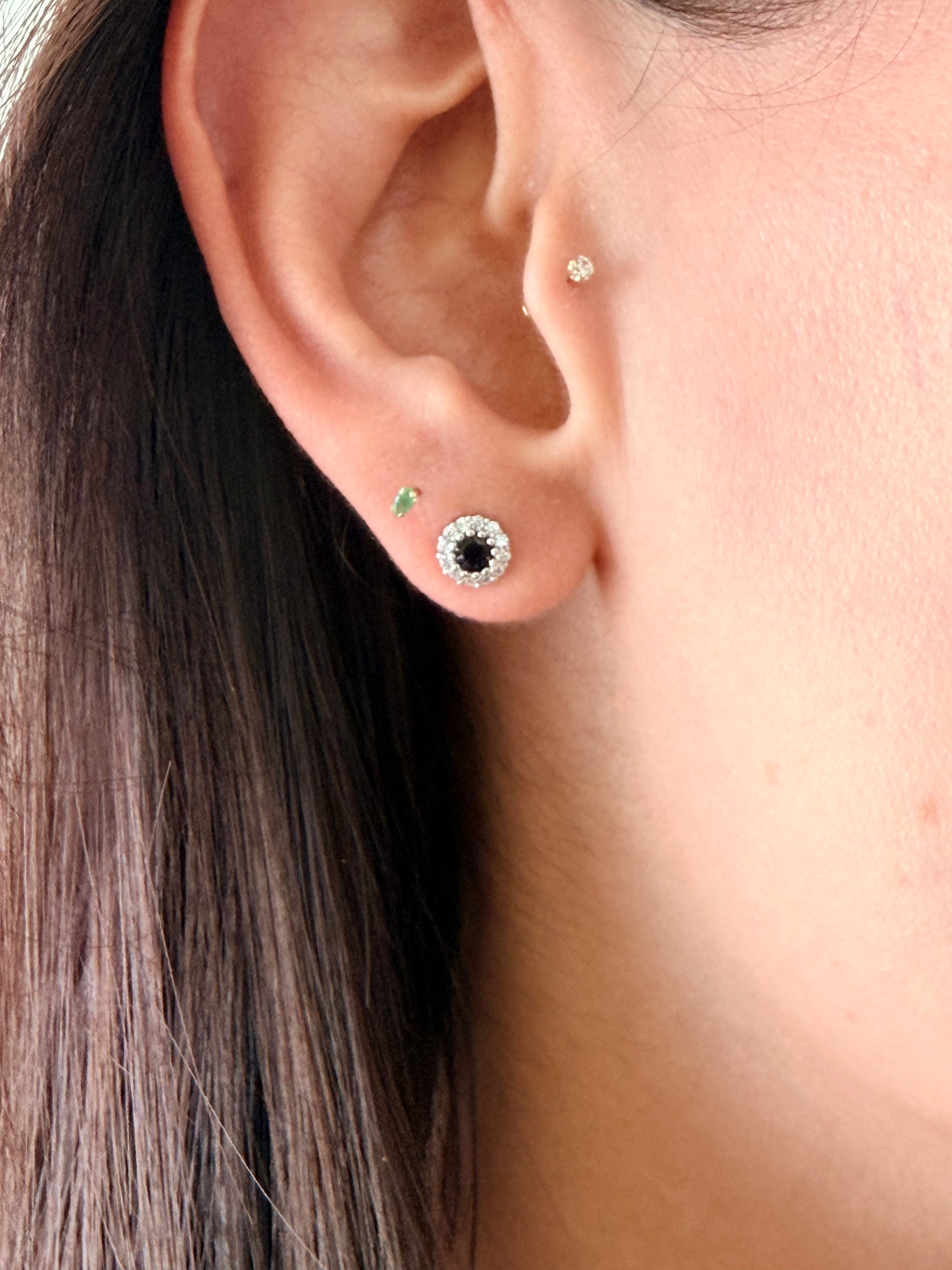 Petite noire halo studs