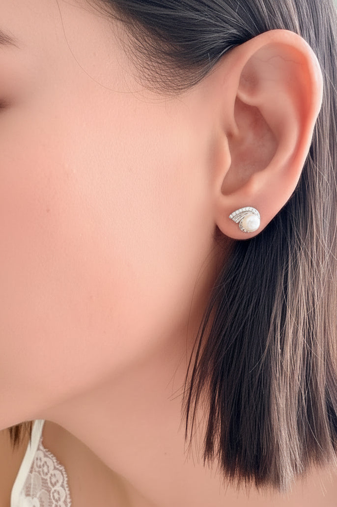 Eterna pearl studs