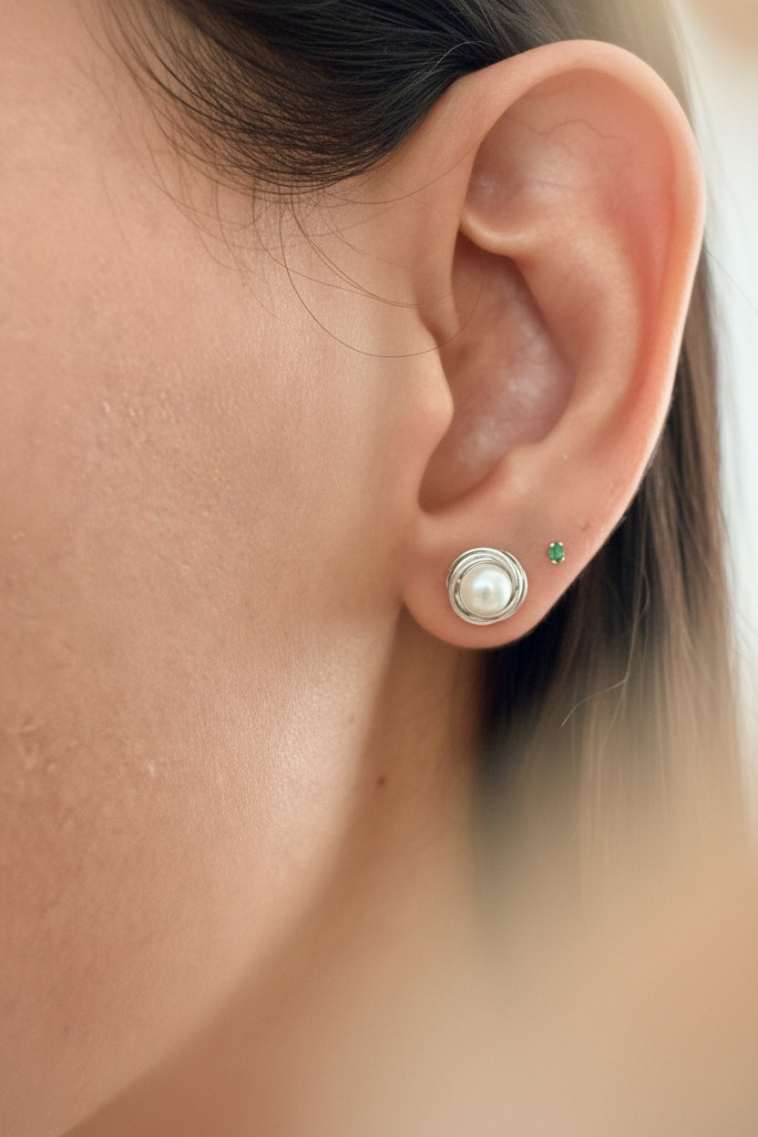 Aura pearl studs