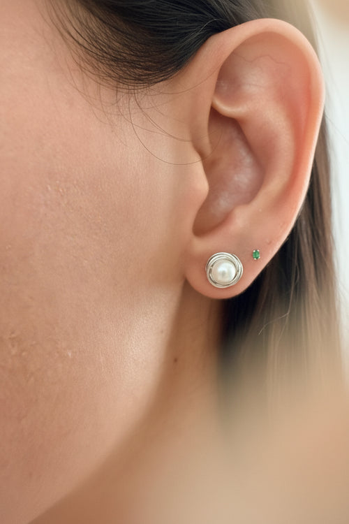 Aura pearl studs