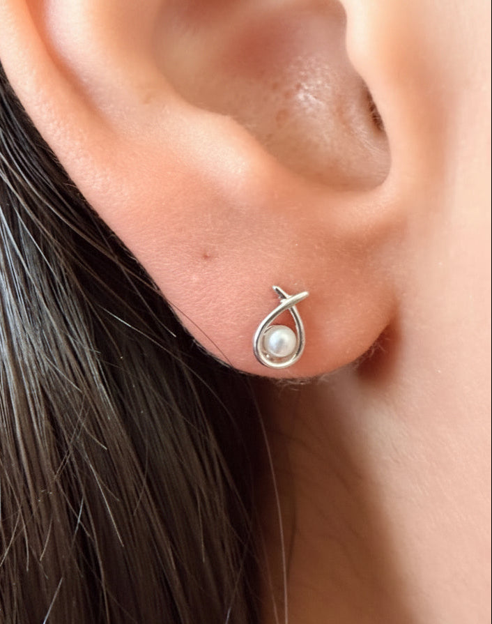 Elara pearl studs