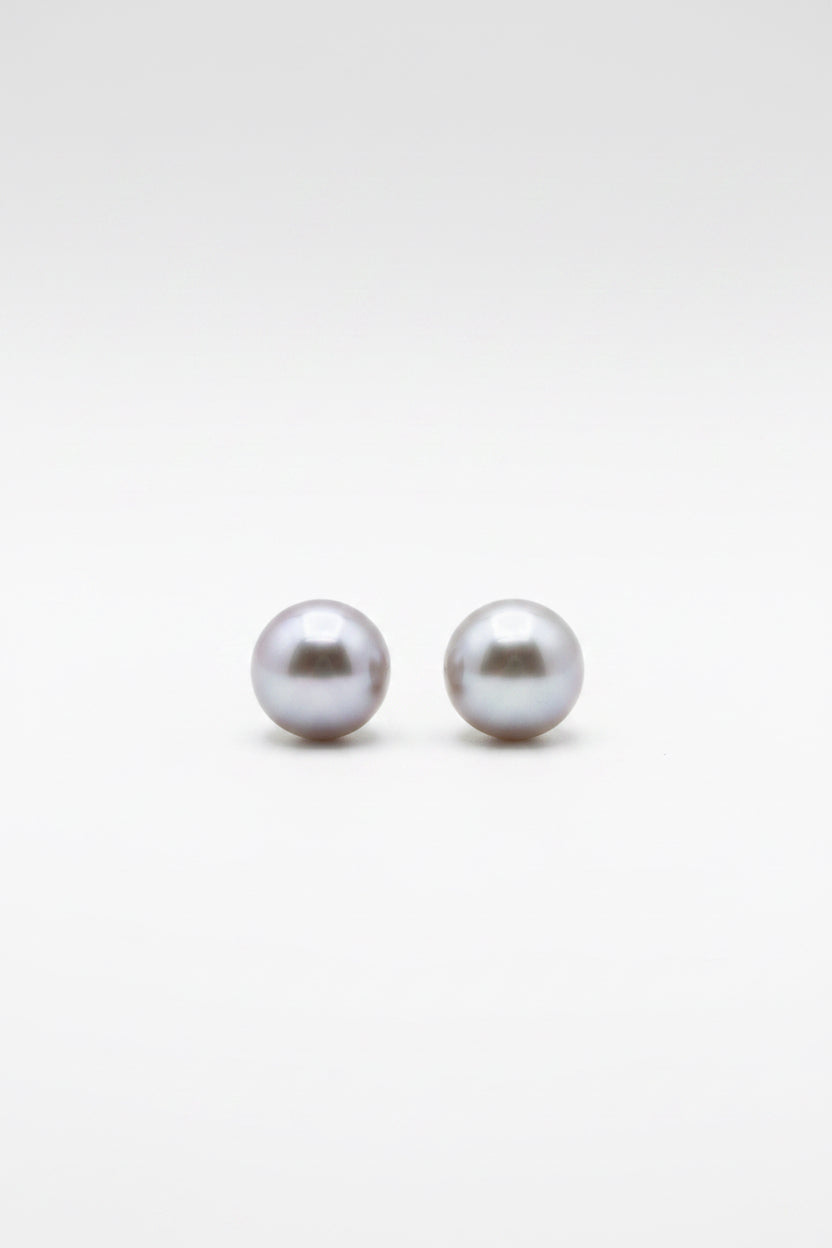 Classic pearl studs