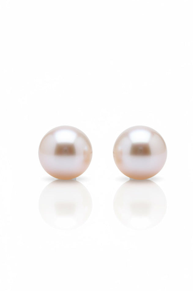 Classic pearl studs