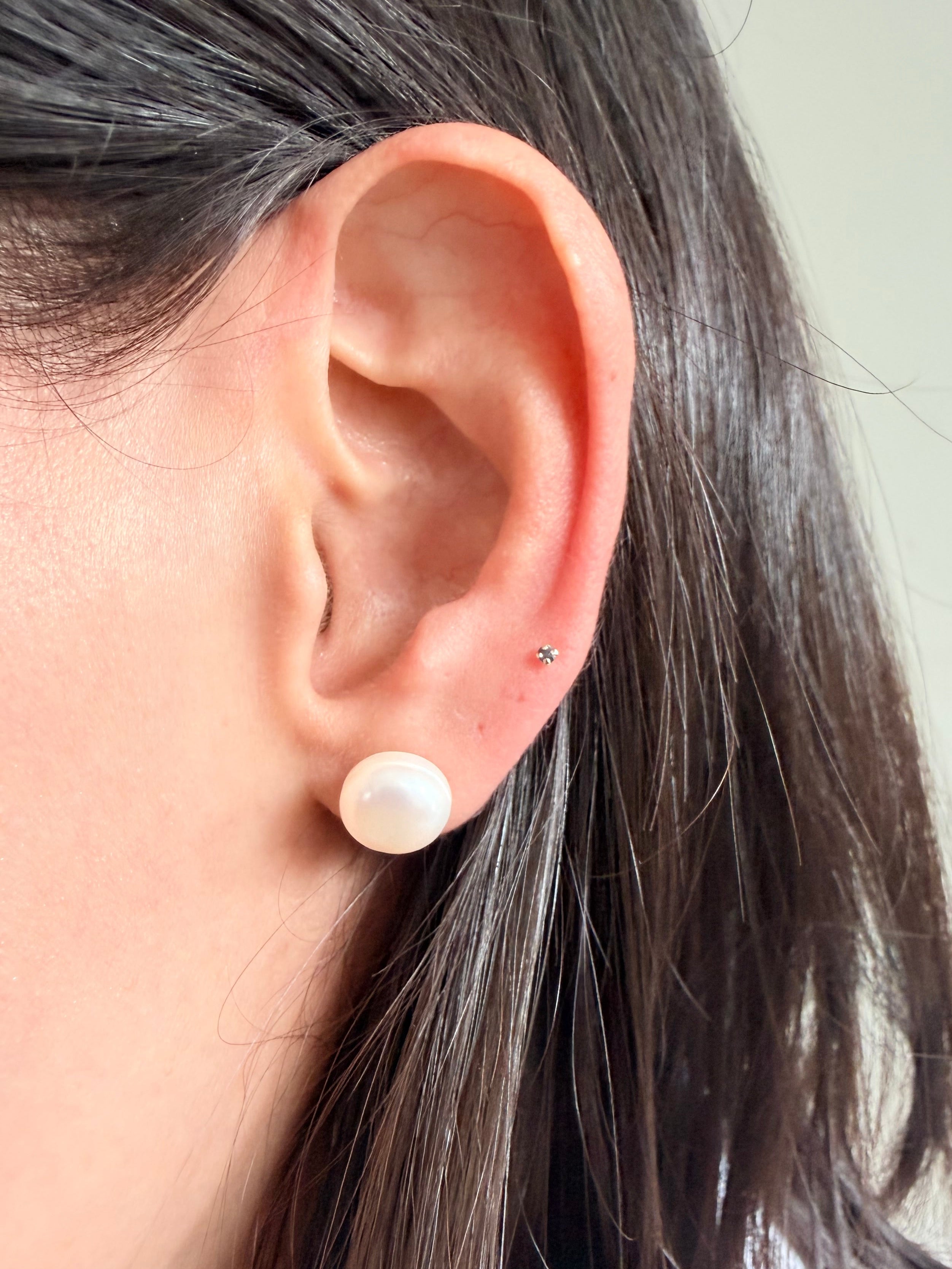 Piercing chroma stone