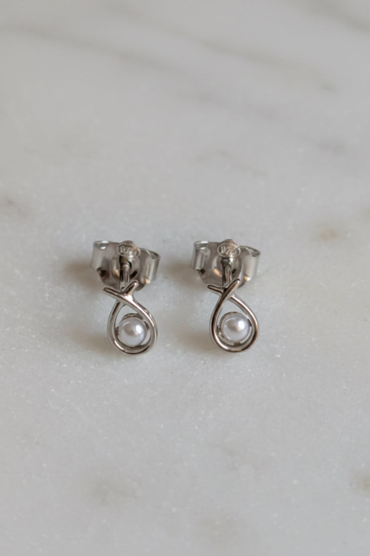 Elara pearl studs