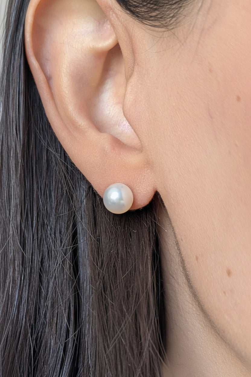 Classic pearl studs